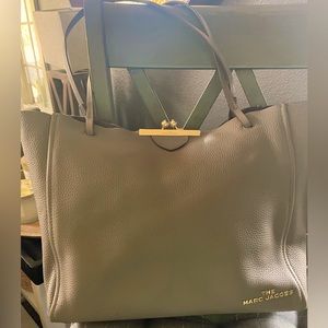 The Marc Jacobs pebbled leather Kiss Lock Tote in grey